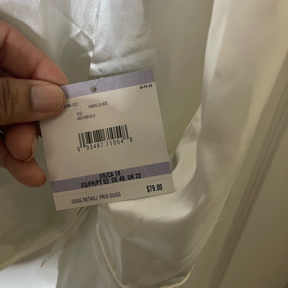 Elegant White Satin ladies Shirt - Picture 3 of 6